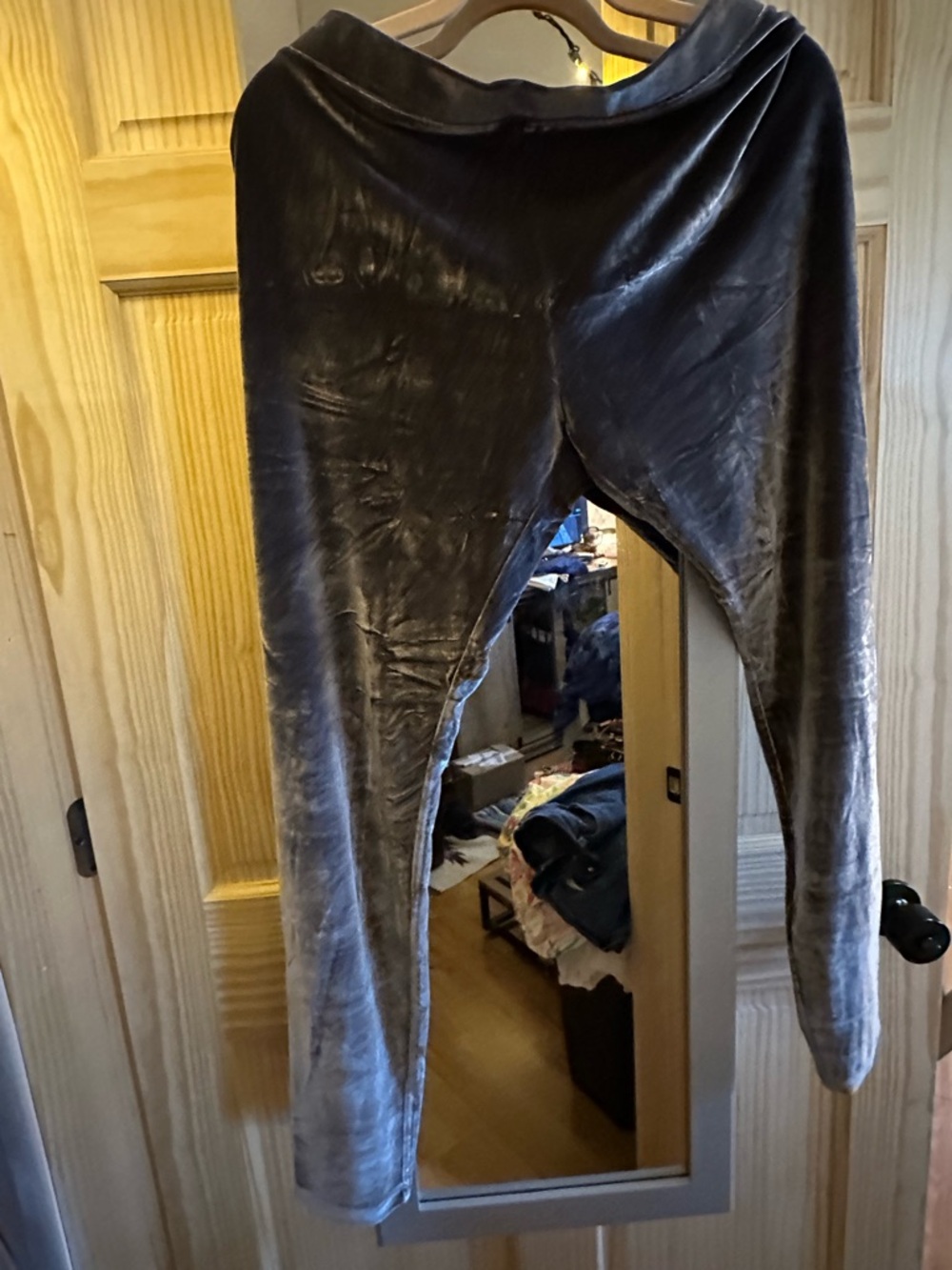 HUE Velvet Leggings in Charcoal Gray